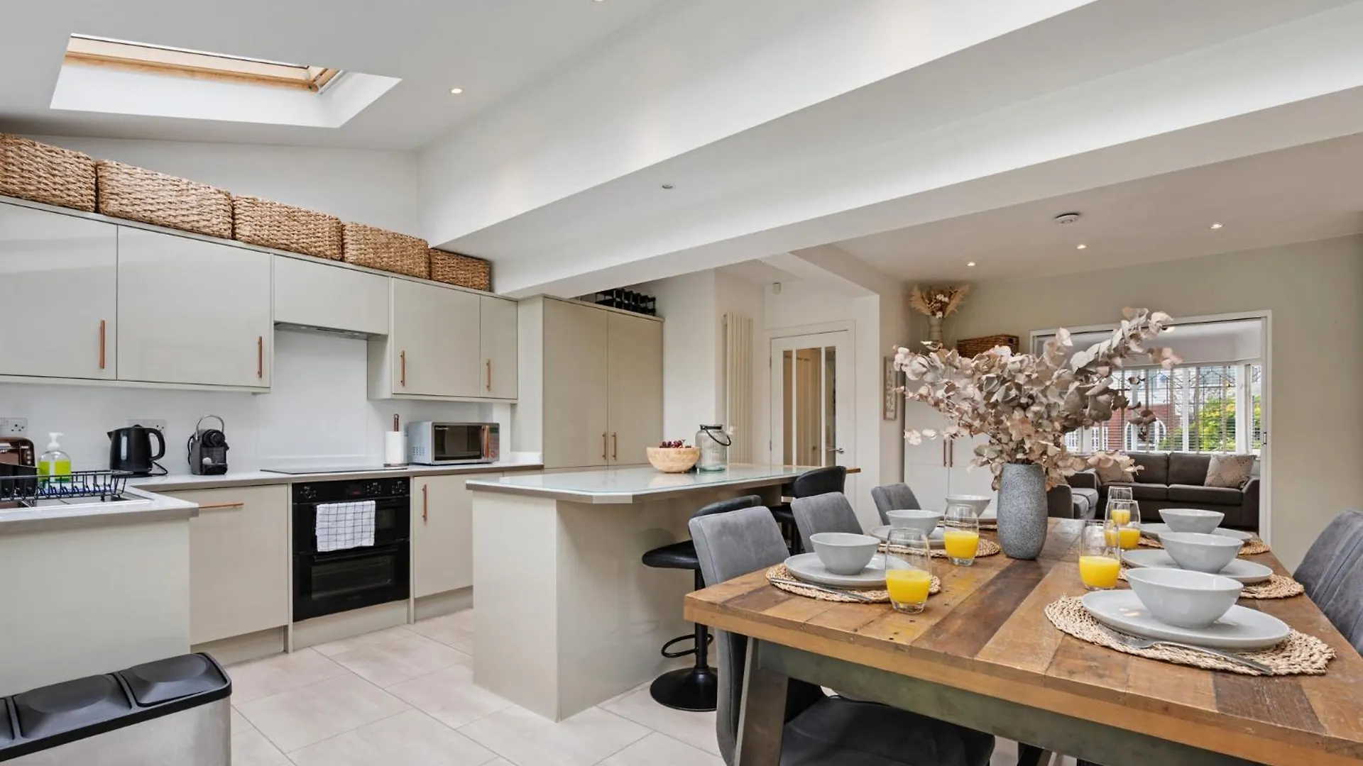Pass The Keys Picture Perfect Haven In Didsbury Village - Free Parking & Ev Station Manchester 0*,