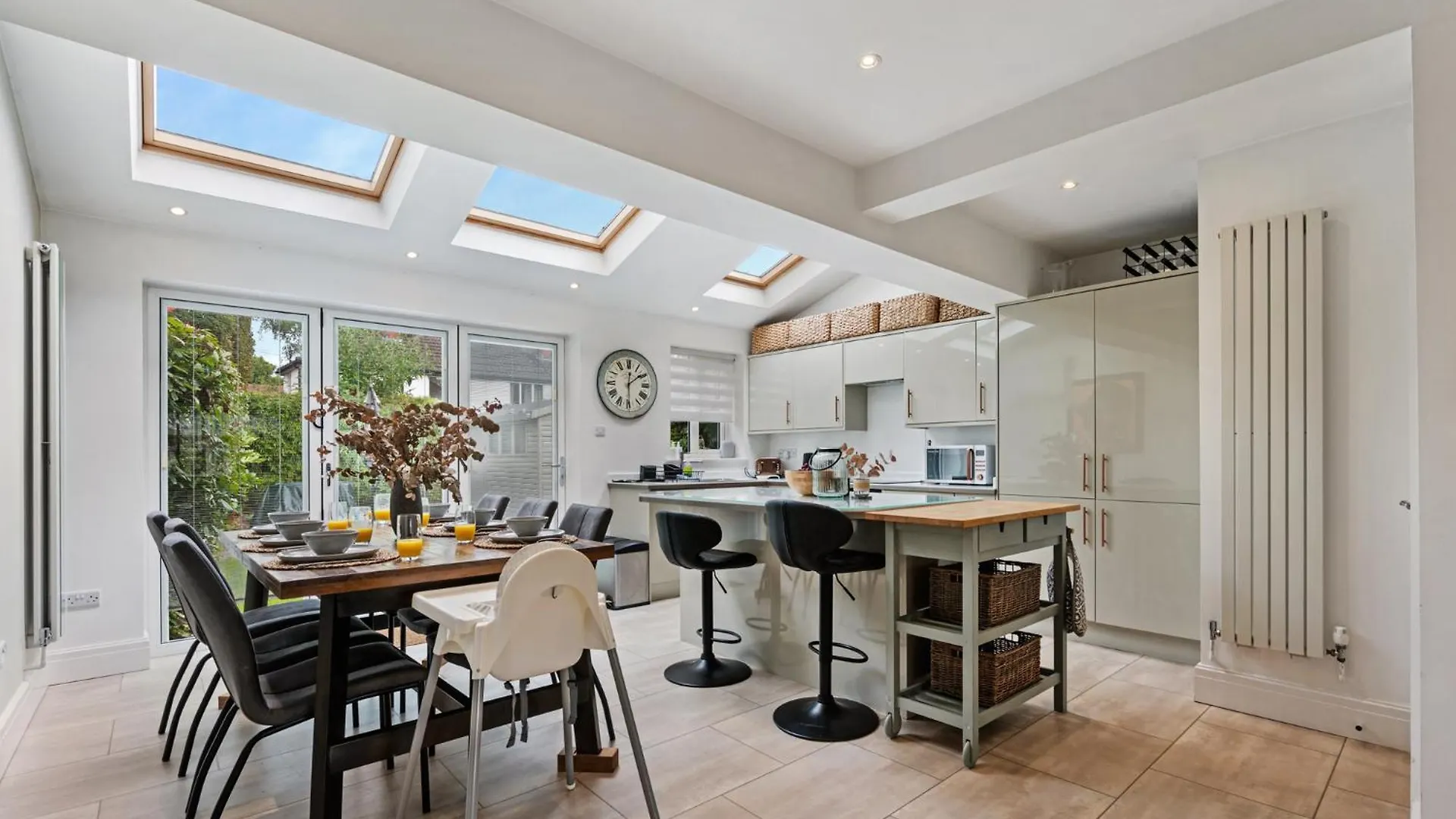 Pass The Keys Picture Perfect Haven In Didsbury Village - Free Parking & Ev Station Manchester Holiday home