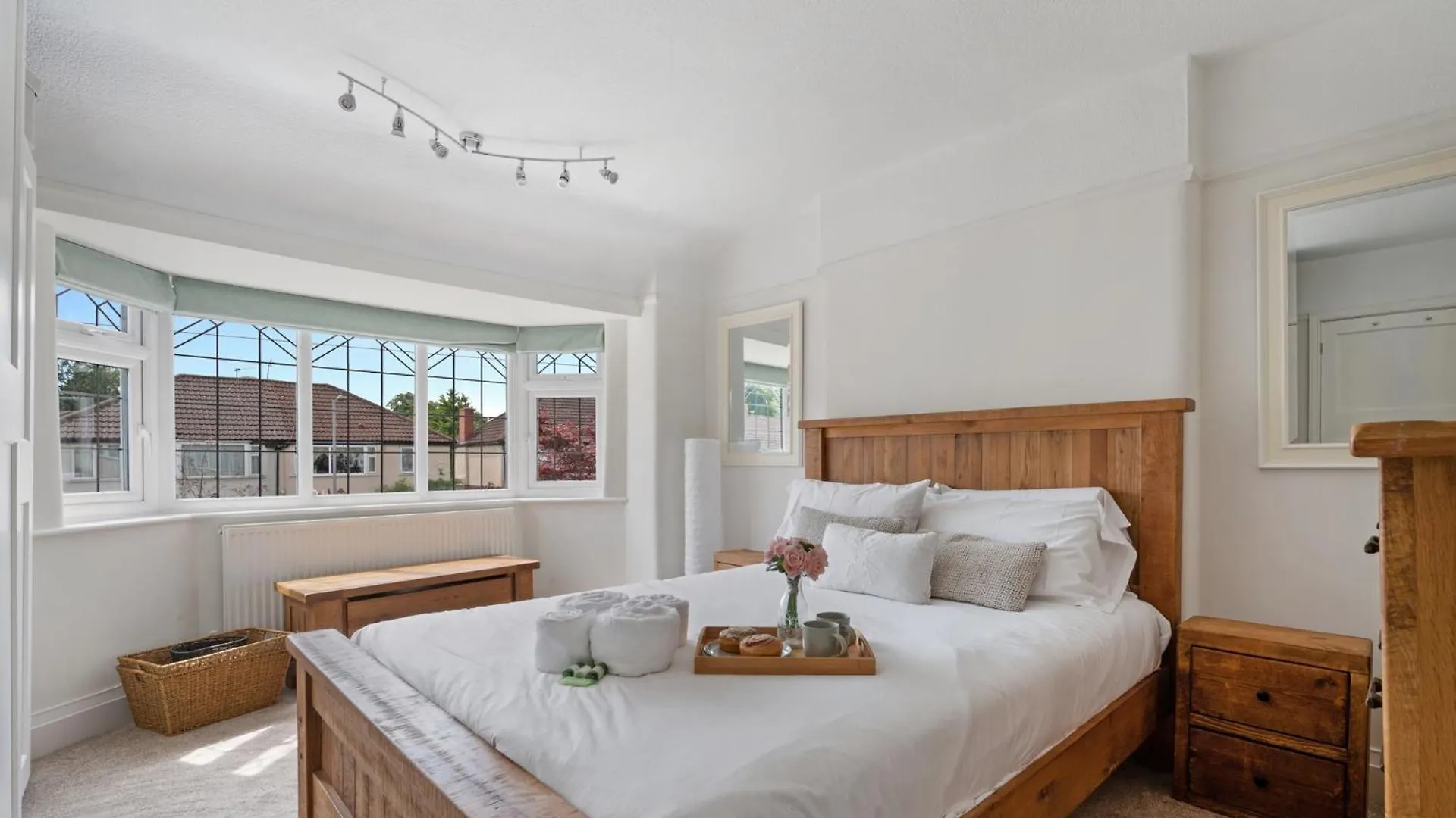 Pass The Keys Picture Perfect Haven In Didsbury Village - Free Parking & Ev Station Manchester United Kingdom